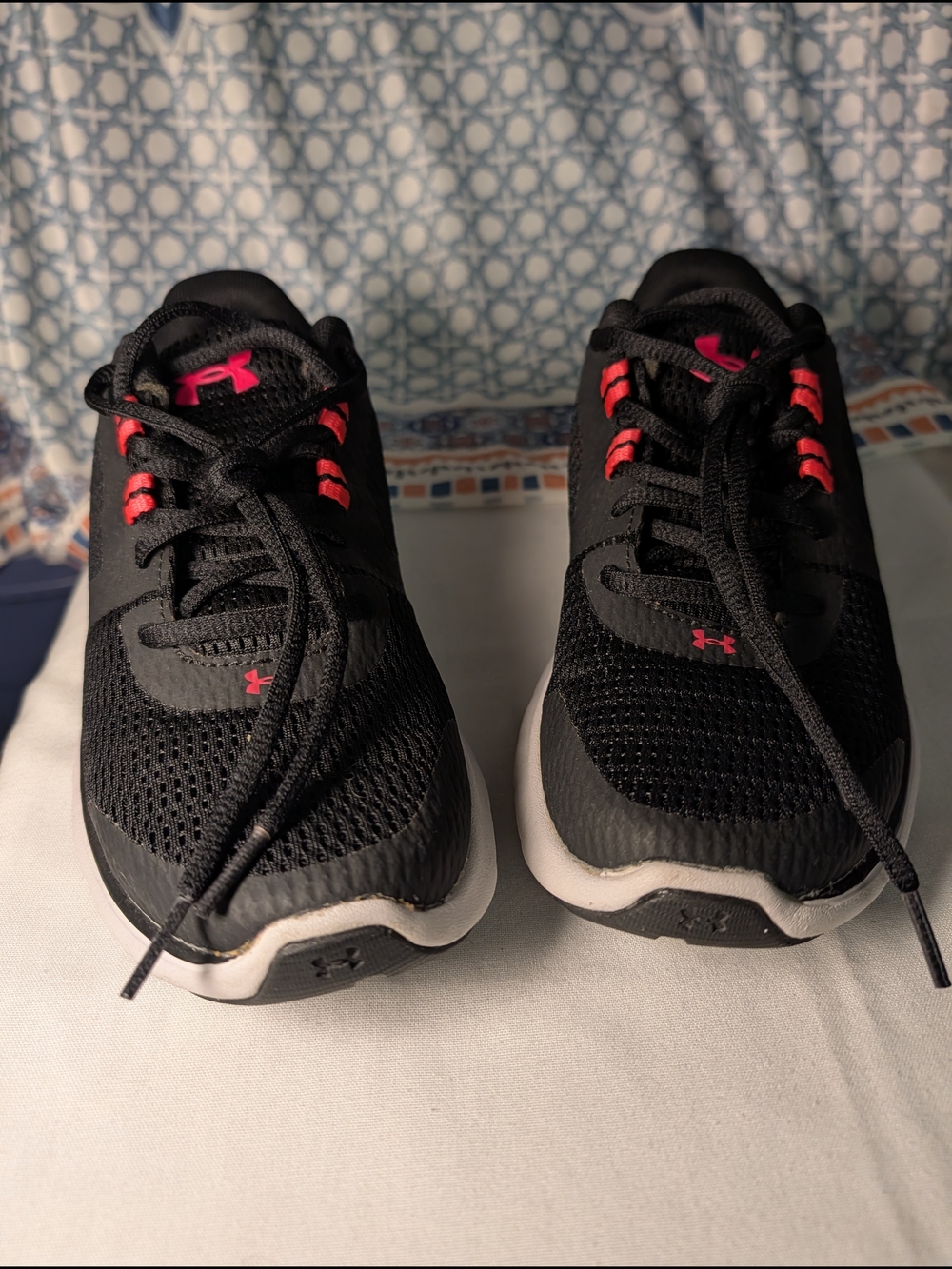 Under Armour women’s running shoes size 6.5 | black/pink — lightweight mesh